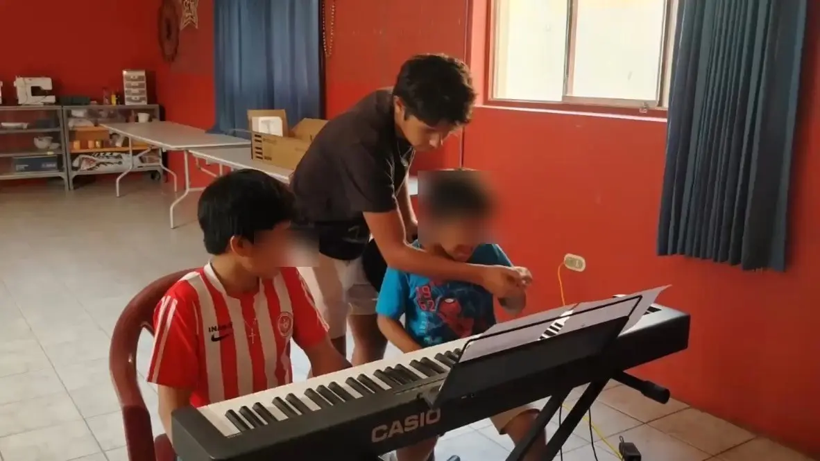 A piano lesson in Trujillo