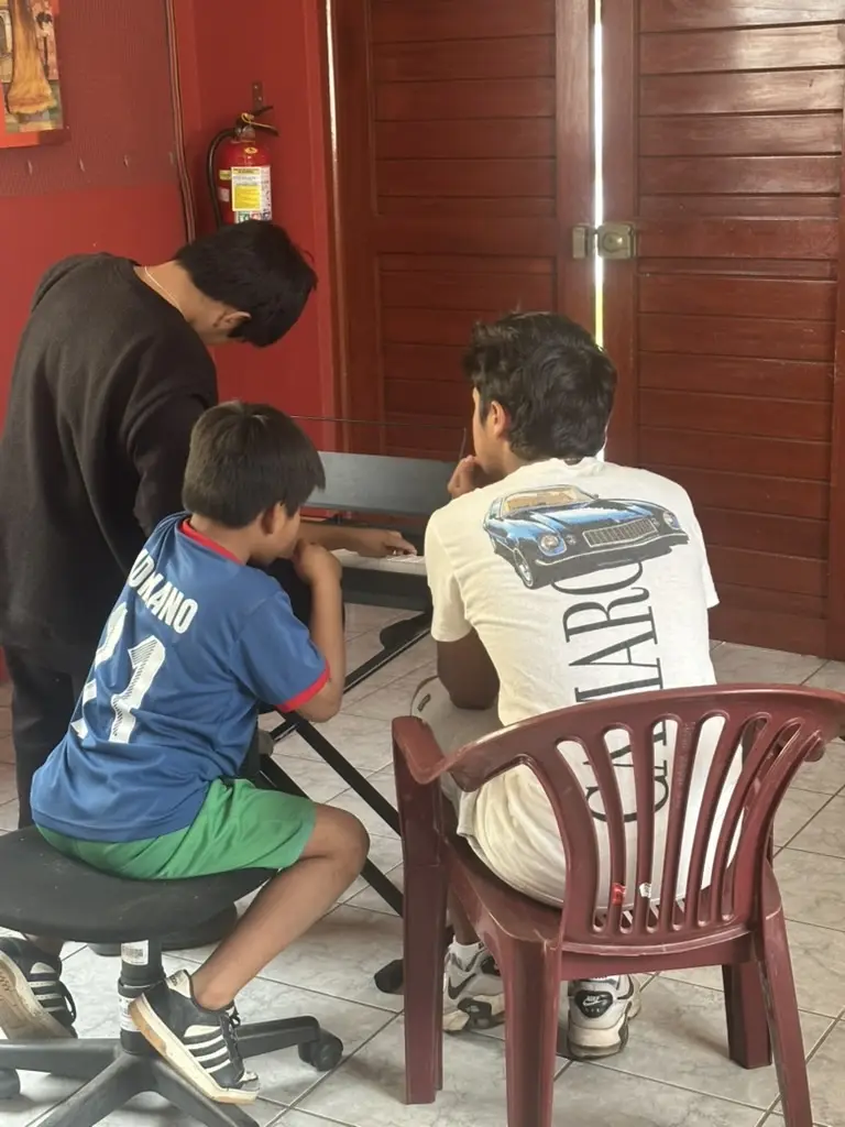 Students at the keyboard in Trujillo